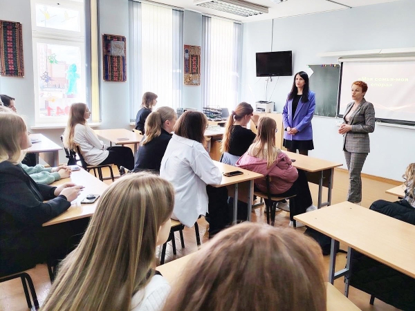 Диалоговую площадку &quot;Главная ценность в жизни-семья&quot; прошла на базе школы №18