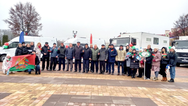 20 декабря на площади Свободы г.Полоцка состоялась торжественная церемония передачи новых автомобилей медицинской помощи ГУЗ “Полоцкая центральная городская больница”!